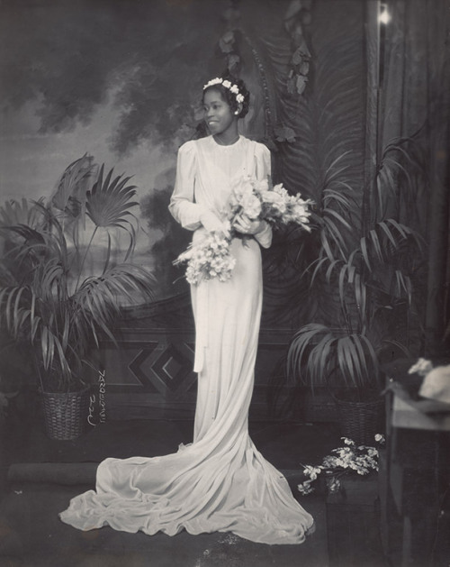 Vintage Wedding Portrays by James Van Der ZeeUntitled (Wedding Party) (1923) Wedding Portrait (1923)