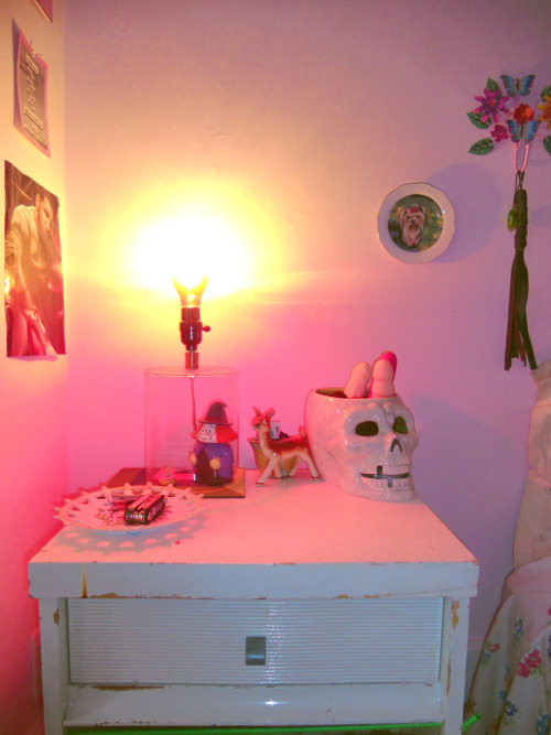 smilingbucky:charlinebataille:in case you were wondering what my room looks like nowis that skull fu