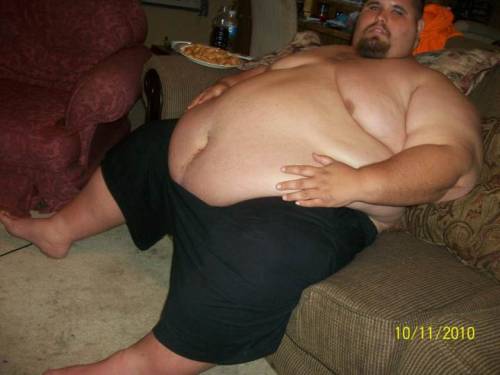 chubcaked: gato-loco:  This lazy porker is one for the ages.  Not sure if this is ok to continue rep