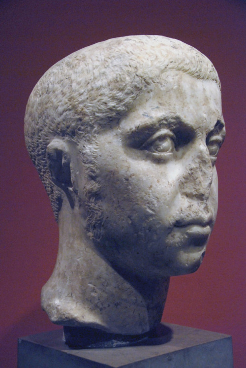 Portrait of emperor Alexander Severus. C.225-226 AD. Fine-grained white marble. H. 31,9. Nasjon