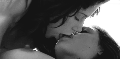 obsession&ndash;4-lesbo:  Follow for more lesbian good stuff