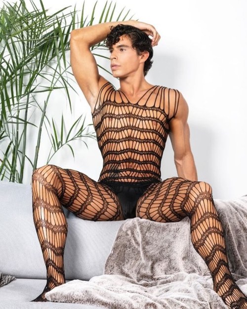 lovelyballetandmore: Ryan Nicolas DeAlexandro Guys should wear lingerie!