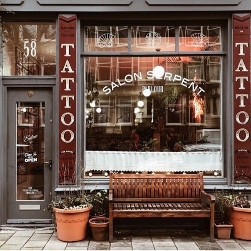 Love this photo our guest @adri_maluquer took of our shopfront #amsterdamtattoo #salonserpentguest  