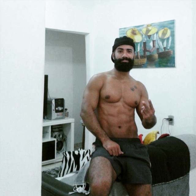 beardburnme:  “Pós treino!!! Vamos que vamos 😊✌” by @catatau801283 on Instagram