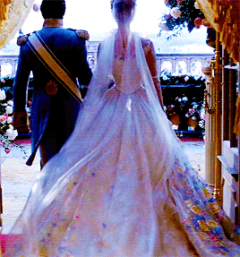 disneyliveaction: Disney Live Action costumes appreciation: Ella’s wedding dress