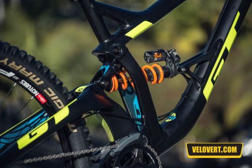 aces5050:  GT Fury Factory Racing (via Infos VTT : Les vélos du GT Factory Racing)