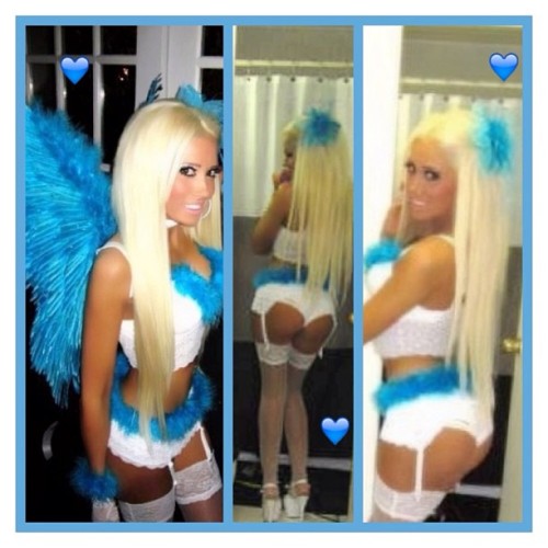 bimbo-nikki: Omg she is an angel hot as fuck