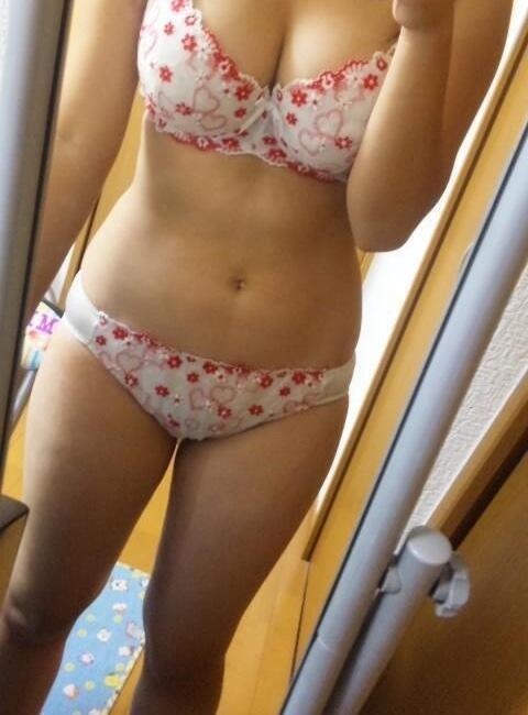 offo: 女子大生がTwitterエロ垢に形の良い巨乳オッパイ晒した全身鏡撮りうｐ - みんくちゃんねる
