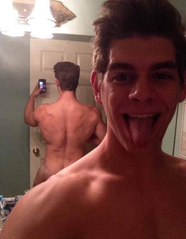 exclusivekiks:  Sexy white boy 🔥🔥  Follow me:  http://exclusivekiks.tumblr.com/