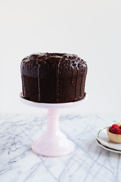 sweetoothgirl:  SIMPLE CHOCOLATE CAKE WITH CHICKPEA FLOUR  