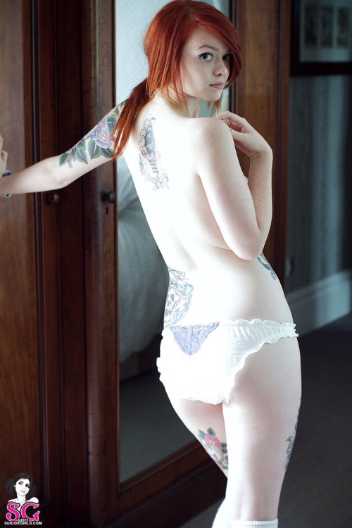 inked-girls-all-day:  Lass Suicide