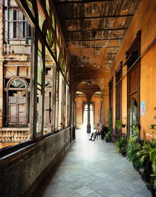 itscolossal:Exquisite Architectural Photos by Andrew Moore Glimpse Life in Late ’90s Cuba