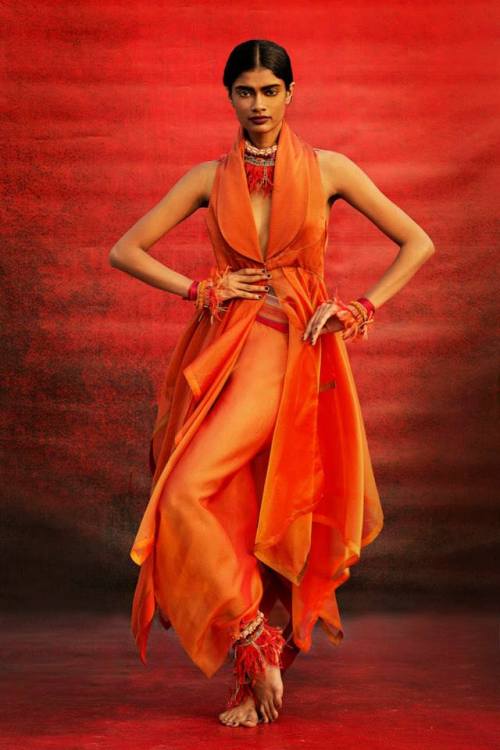 Tarun Tahiliani Autumn/Winter 2013 &quot;Kumbhback,&ldquo; which takes inspiration from the colours 