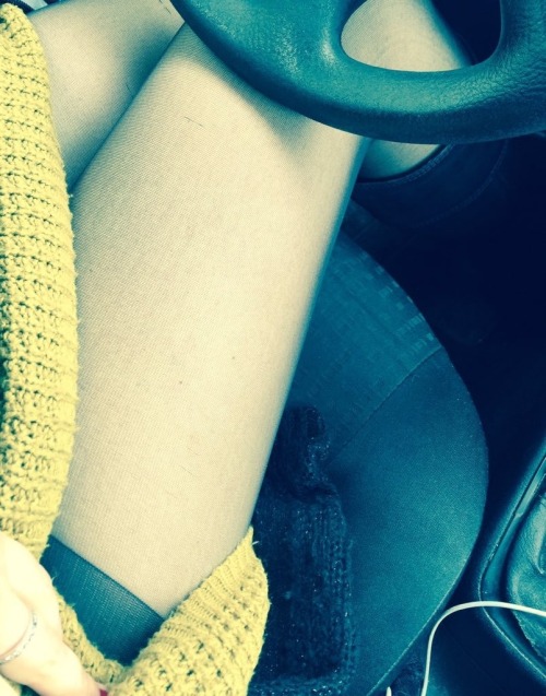 http://tights-details.tumblr.com/post/139921240573