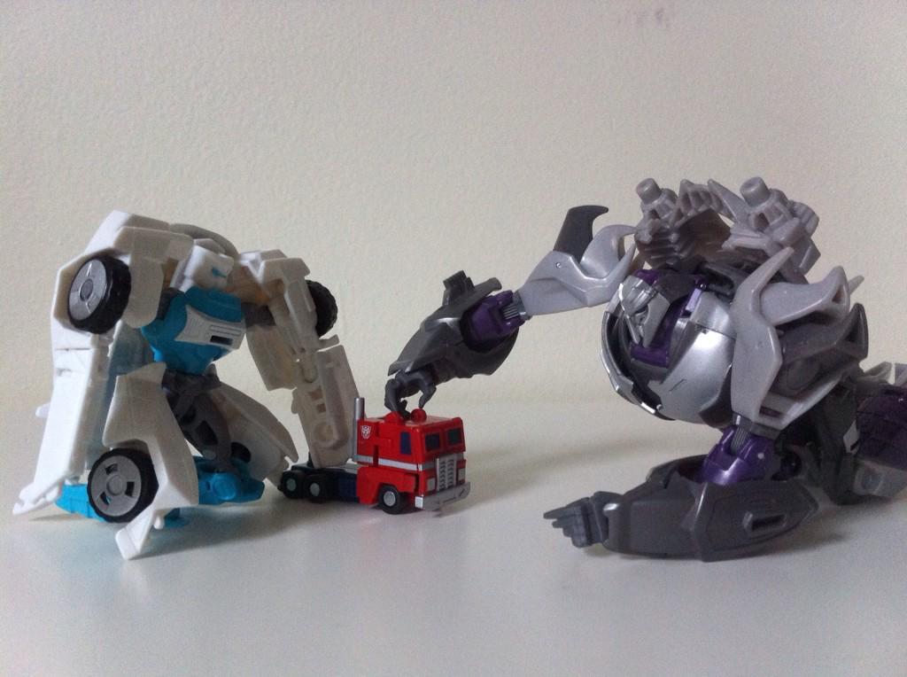 thistlebot:   “Vvvwwoooshh!”  “Pew pew pew!”  “Haha! Now I, Starscream,