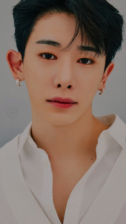 Wonho (Simple)Reblog if you save/use please!!Open them to get a full hd lockscreendo NOT repost,edit