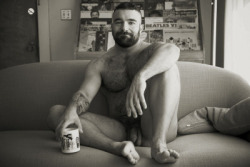 hairygaymen:  Hookup with a hot guy tonight: http://bit.ly/1NqUphM 