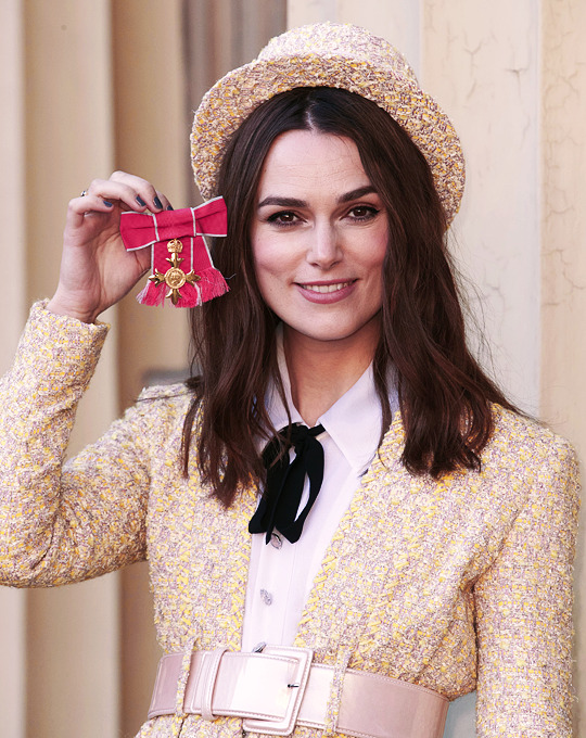 knightleyfans: Keira Knightley arrives to receive an OBE for her services to drama