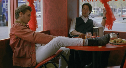 cinematographicwork:Keanu Reeves as Scott FavorRiver Phoenix as Mike WatersMy Own Private Idaho (199