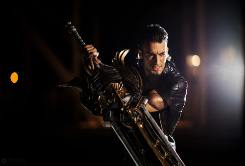 imperiius: whyswhoswhats: dantalaois: illjumpyourbones: Gladiolus cosplay by Leon Chiro [PUNCHES @wh