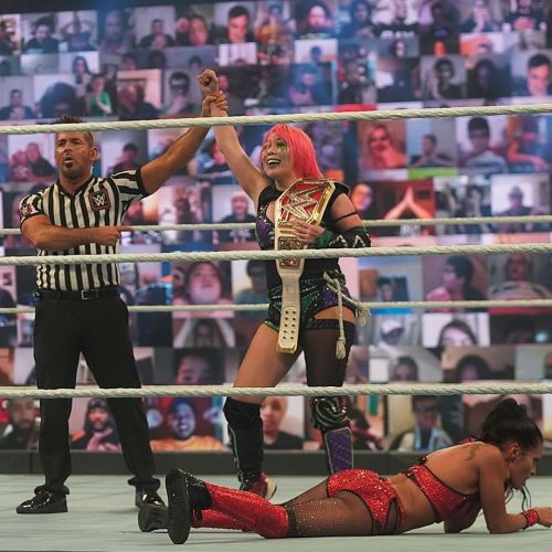 wwe: @wwe_asuka retains her #WWERAW #WomensTitle, but it doesn’t look like she’s seen the last of @z