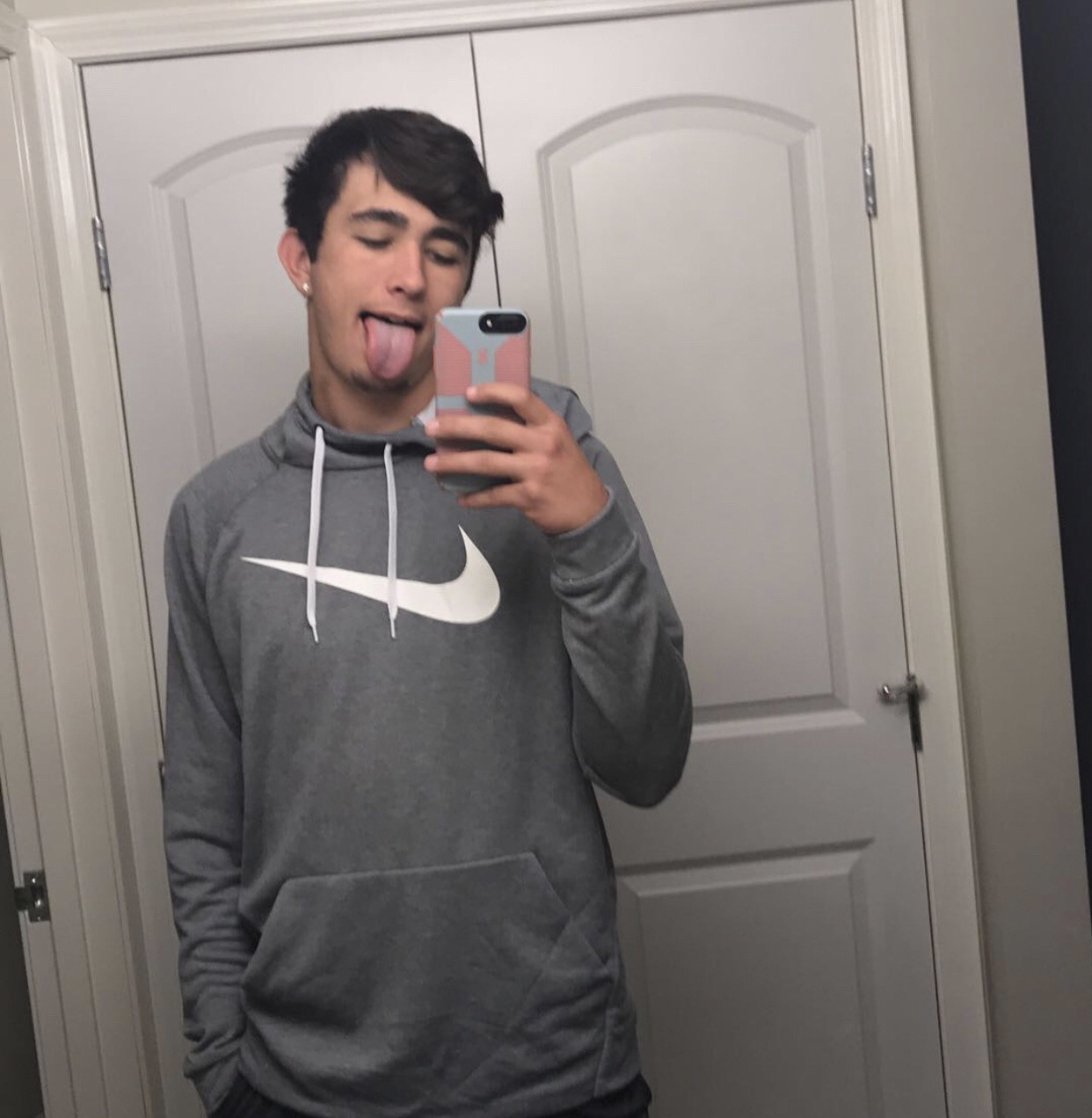 baitedguysold:  A whole daddy 😉 Pm me for more content + prices Or if you need anyone baited 