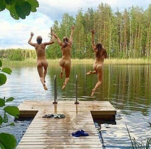 benudetoday:  Revitalized, healthy mindRevitalized, healthy body healthy mind…Be nude http://www.nudistescapes.com 