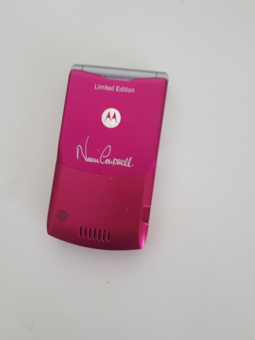nateyweb: Limited Edition Naomi Campbell Motorola Hot Pink Razr (2006)