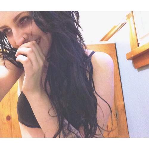 bullshitinthebronx:  I sit on my bathroom floor and take low quality photos in my bra for fun. 