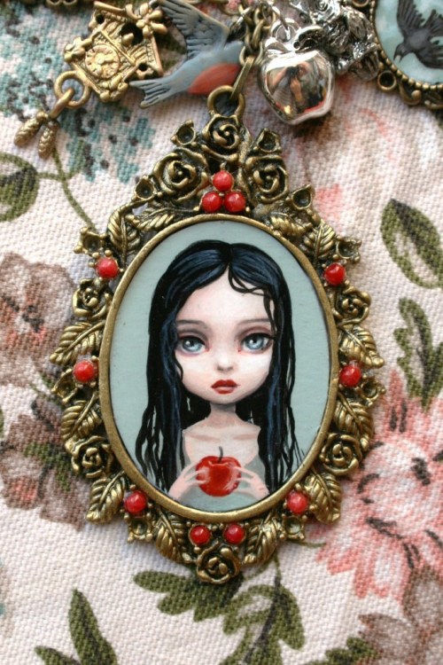 lohrien: Hand-painted cameos by Mab Graves