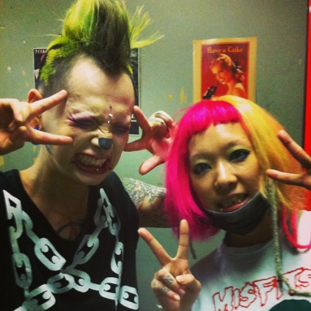 reita-the-teddy:  Tsuzuku and Meto of Mejibray with their tattoo artist Urie (Spacecucumber),