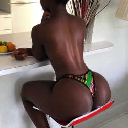 big-black-booty-girls:Hot chocolate #DarkskinTwitter