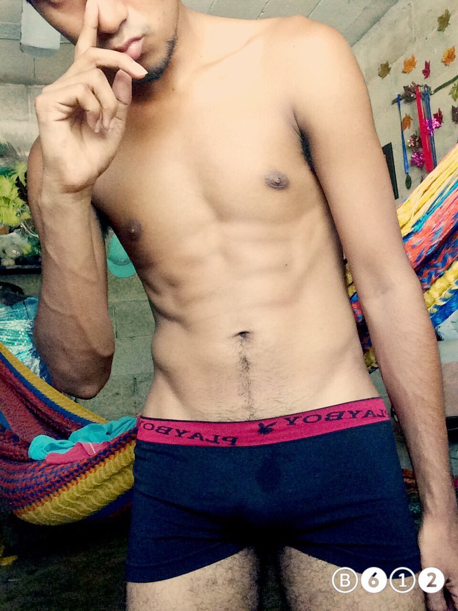 jojutlagay:  Y más fotos de la verga de este delicioso flaquito.