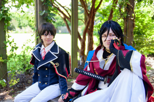 thecrippledmuse:  And of course, self indulgent OTP photos with tiny wife. Horikawa keeps him in lin