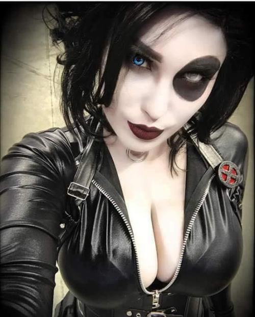 tittydrops:  Domino cosplay