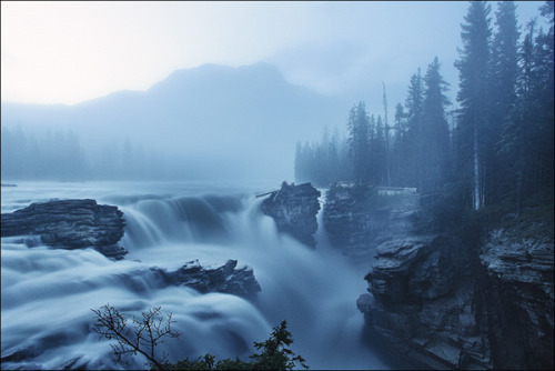 escapekit:On The RoadFrench photographer Renaud JULIAN captures beautiful scene’s on his ongoing ser