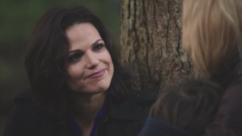 I so fucking love this cute little face that Regina does for Emma in this scene