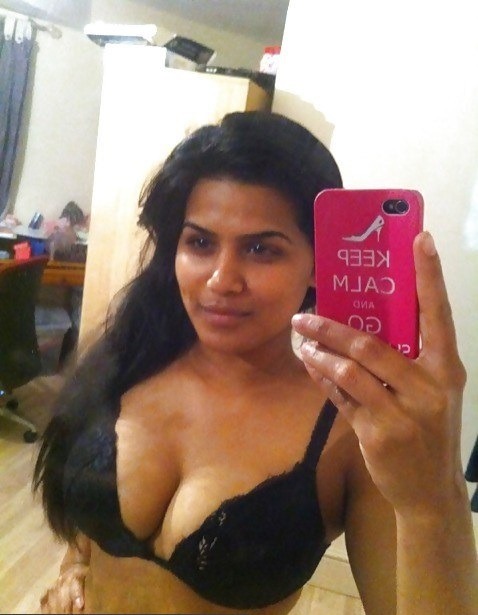 desiindiangirls:  Sexy GF