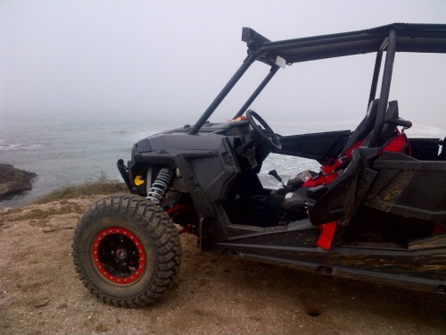 narcoteca:  En el RZR con mi compa nalgona chikimafiass