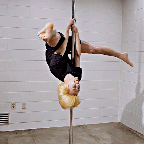 JOHNNYs New Skills Unlocked: Pole Dancing