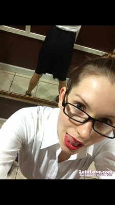 Lip licking seXretary :) http://www.lelulove.com