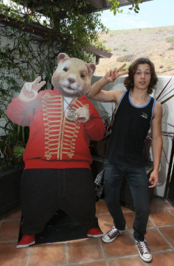 Iamlizzylewis:  Sweet :3   Leo Howard 