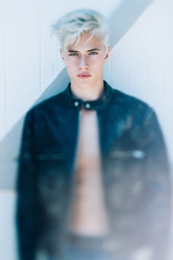 strangeforeignbeauty:  Lucky Blue | Ph?