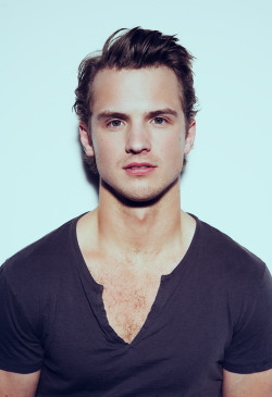 talentandtaste:  Freddie Stroma  http://talentandtaste.tumblr.com/ 