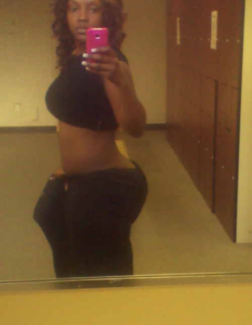 jazziedad:  It’s a BOOTY.. Archived reblog CurvyLicious ♥♥