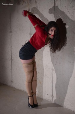 kiltedpatriot:  nicole003:  I bet its not easy keeping balance like that in those heels… But who cares right? she looks damn sexy!!   Somehow, I don’t think she will be easily amused with me making funny shadow puppets on that dungeon wall. LOL!However,