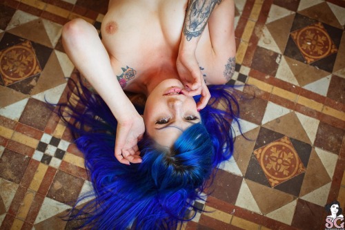 beautifulgirlsmakemesuicidal:  Lusciouslemons Suicide 