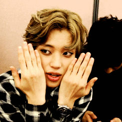 taida-nirama:  WHAT ARE YOU DOING AND WHY IS IT CUTE?! 