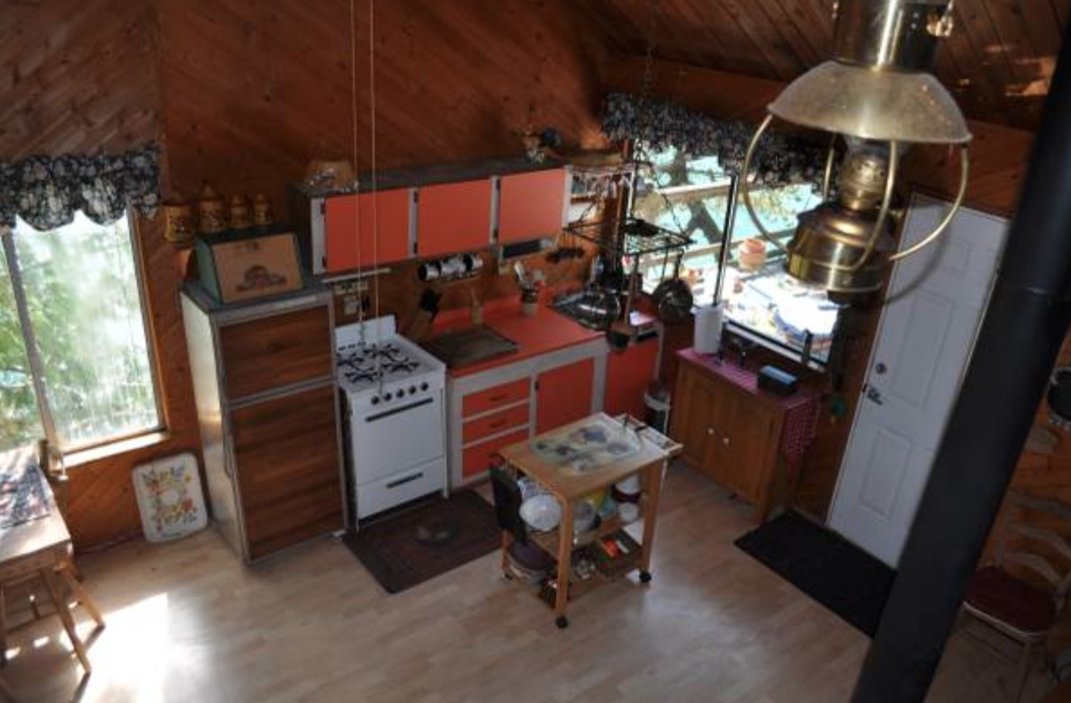 househunting:  $397,000/treehouse cabinPitt Lake, BC  BROSTON THIS IS A DREAM