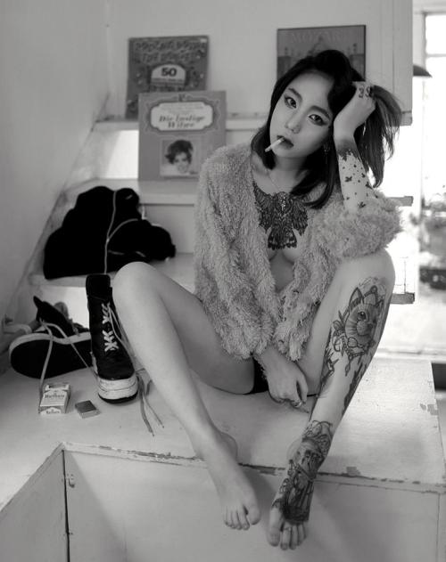 sshilba: skawngur:  Photographer_임진우  who did her tattoos?? I need to know!